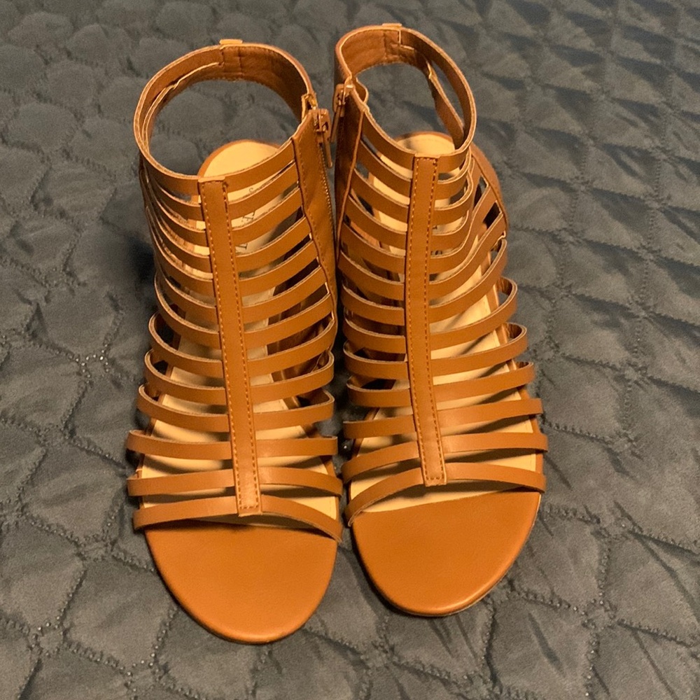 Wedge heel sandal with straps and zipper sides